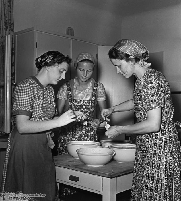 Cooking Class at the School for Reich Brides and Mothers on Schwanenwerder Island in Berlin (1938)